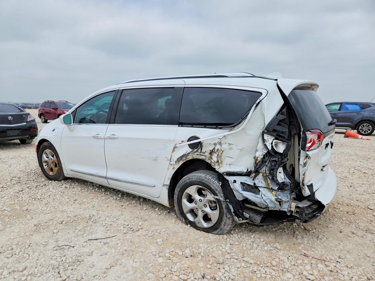 2018 CHRYSLER PACIFICA HYBRID TOURING L — снимка 2
