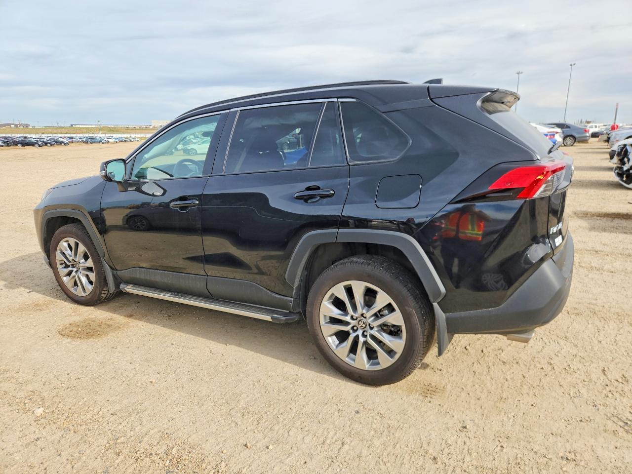 2025 TOYOTA RAV4 XLE — снимка 2