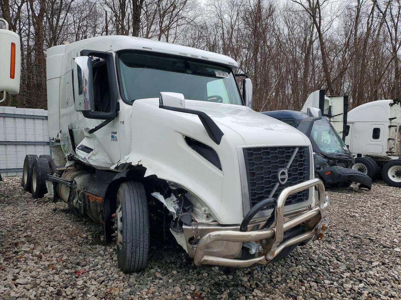 2024 VOLVO VNR