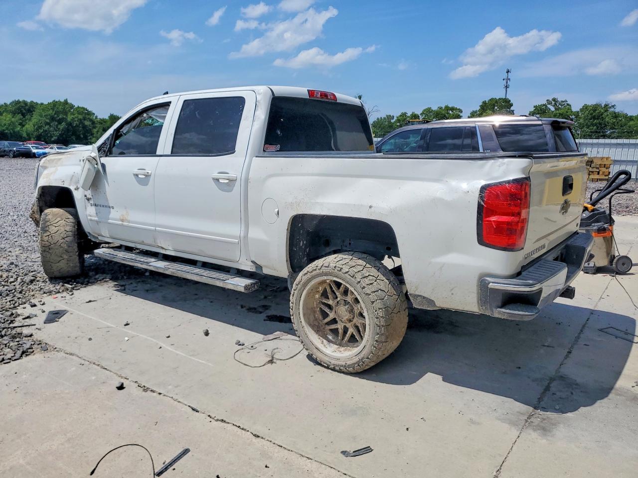 2017 CHEVROLET SILVERADO K1500 LT — снимка 2