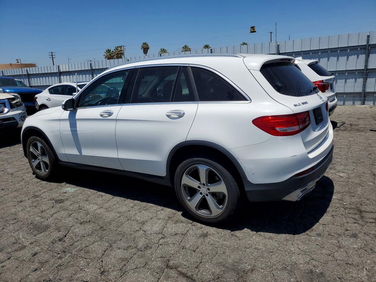 2017 MERCEDES-BENZ GLC 300 — снимка 2