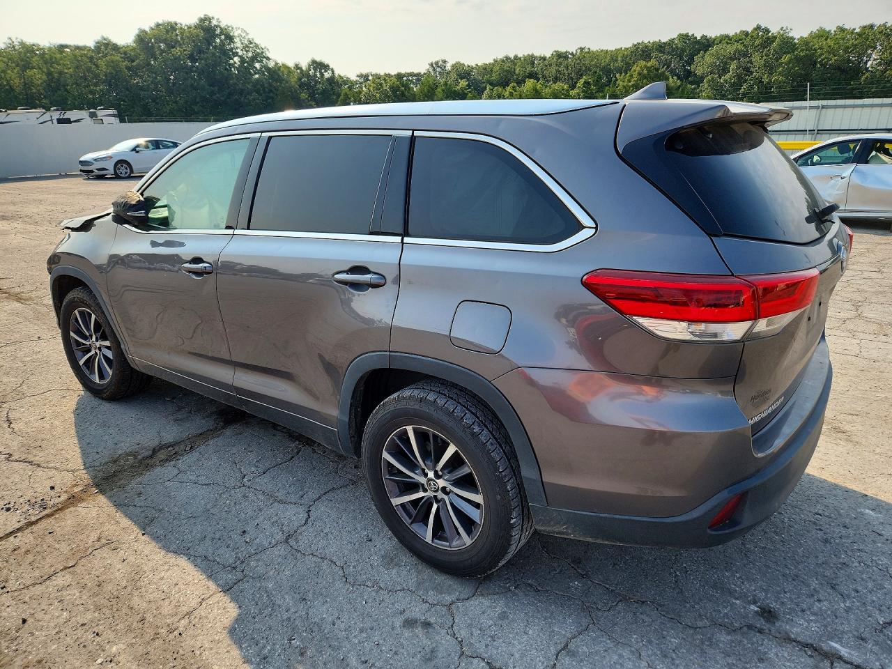 2017 TOYOTA HIGHLANDER XLE — снимка 2