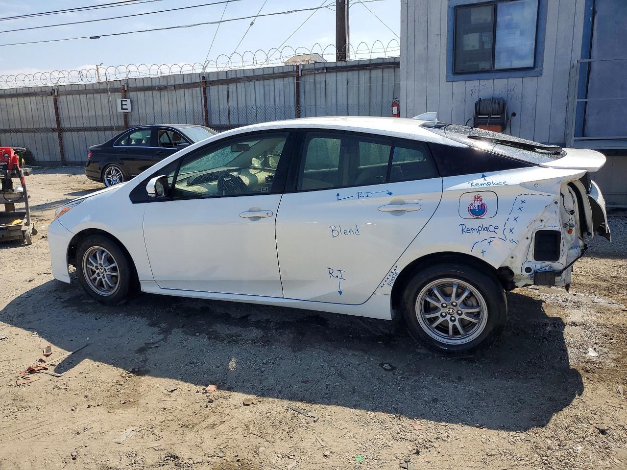 2017 TOYOTA PRIUS THREE — снимка 2