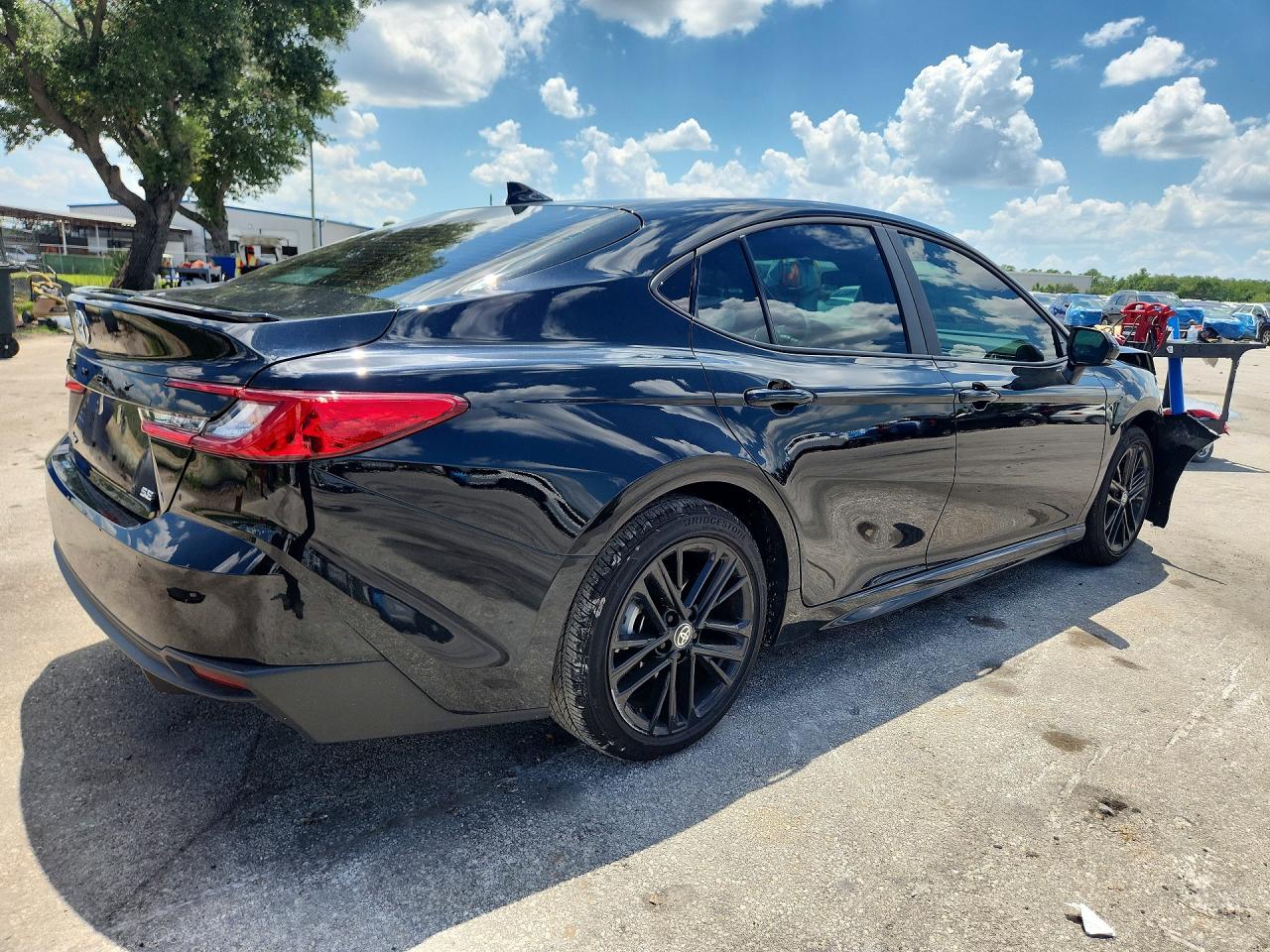 2026 TOYOTA CAMRY SE — снимка 3