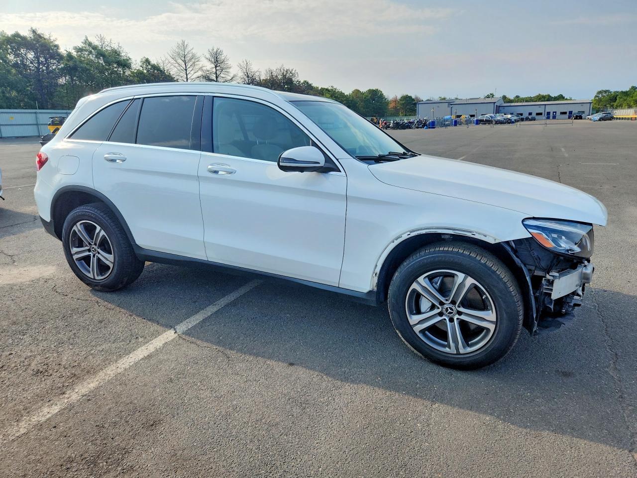 2017 MERCEDES-BENZ GLC 300 4MATIC — снимка 4
