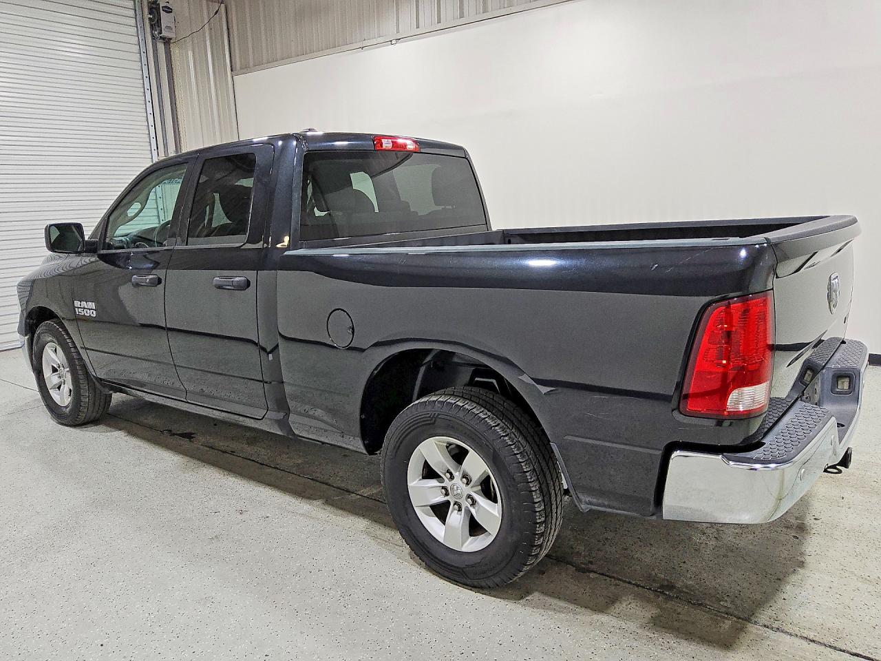 2017 RAM 1500 ST — снимка 2