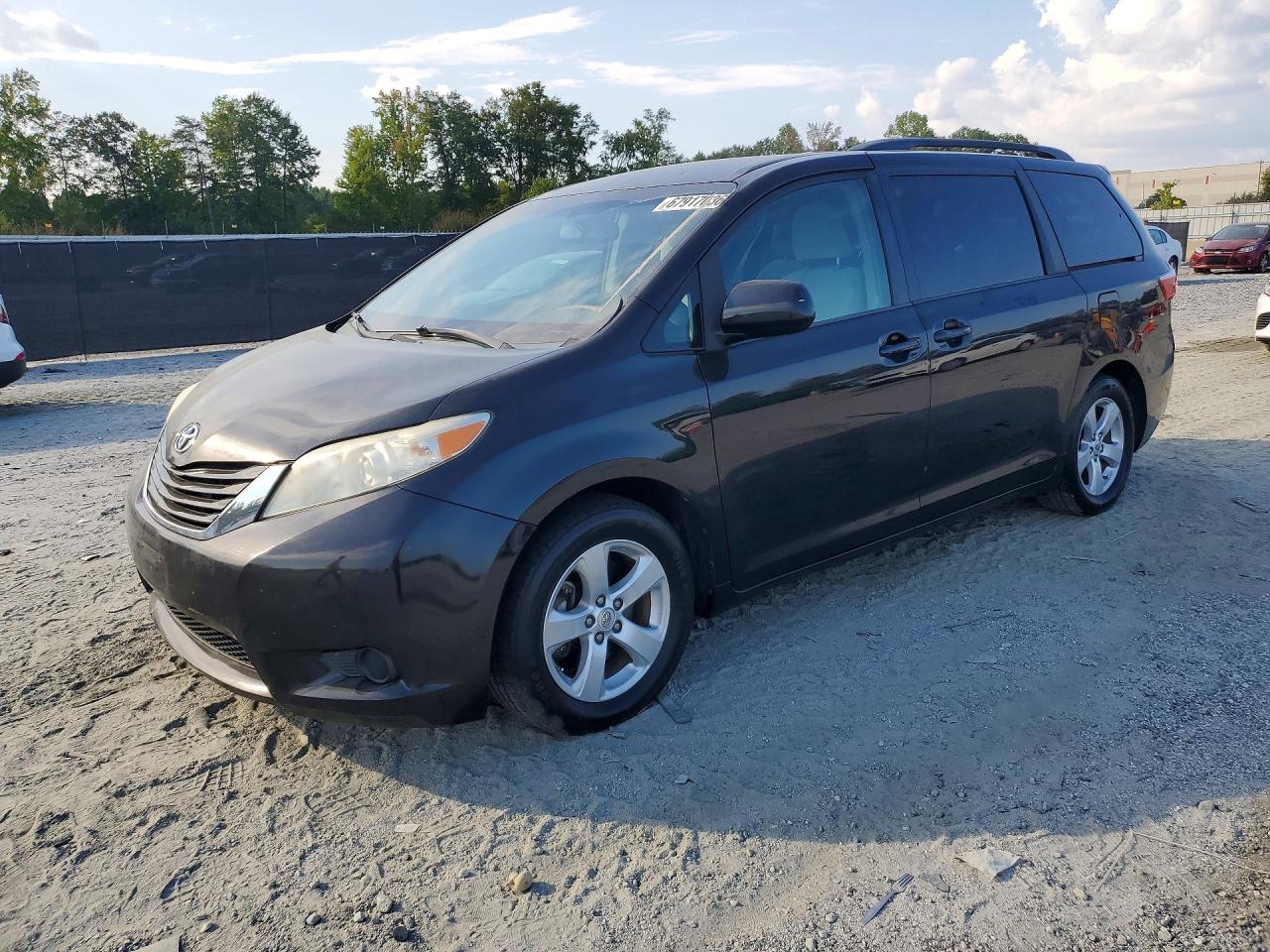2015 TOYOTA SIENNA LE