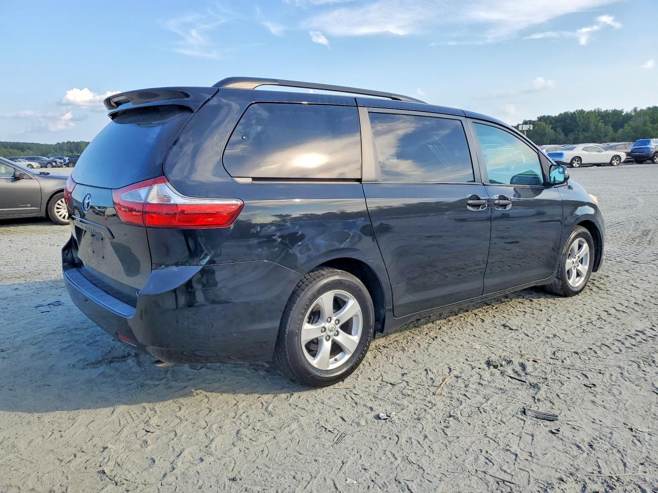2015 TOYOTA SIENNA LE — снимка 3