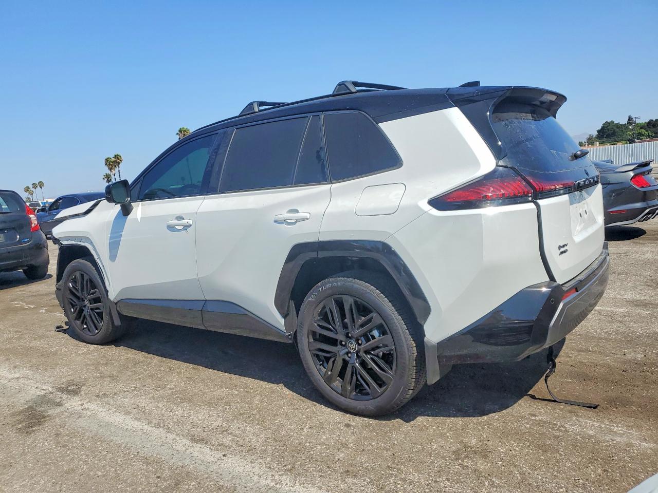 2026 TOYOTA RAV4 XSE — снимка 2