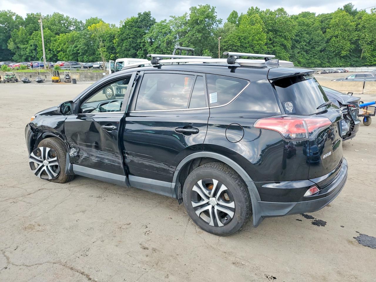 2018 TOYOTA RAV4 LE — снимка 2