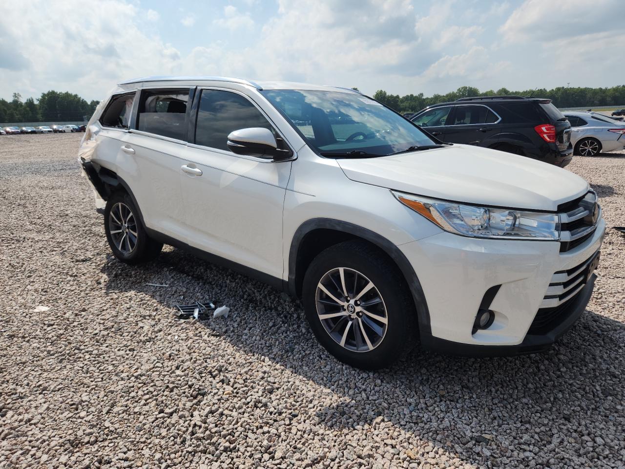 2019 TOYOTA HIGHLANDER XLE — снимка 4