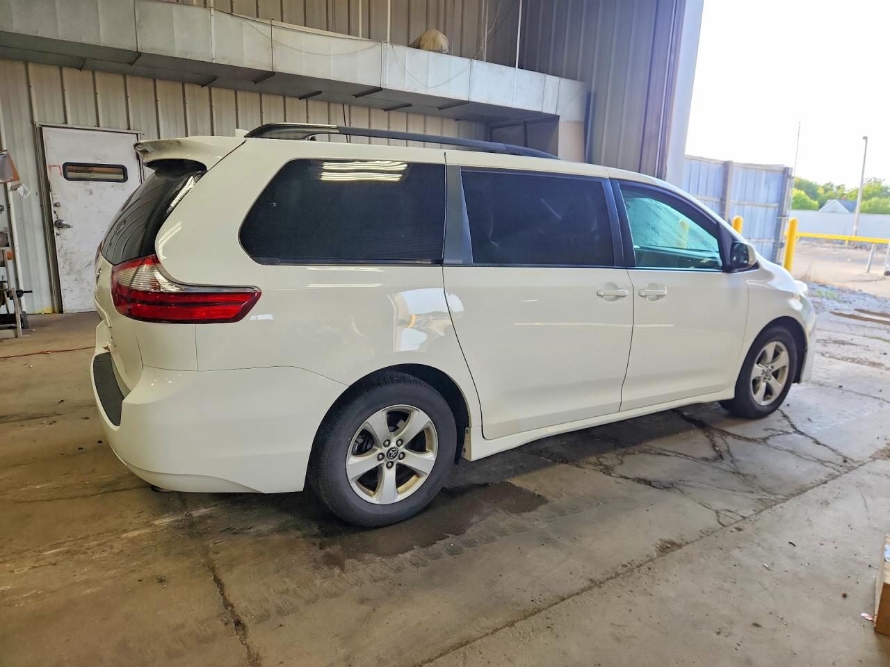 2018 TOYOTA SIENNA LE — снимка 3