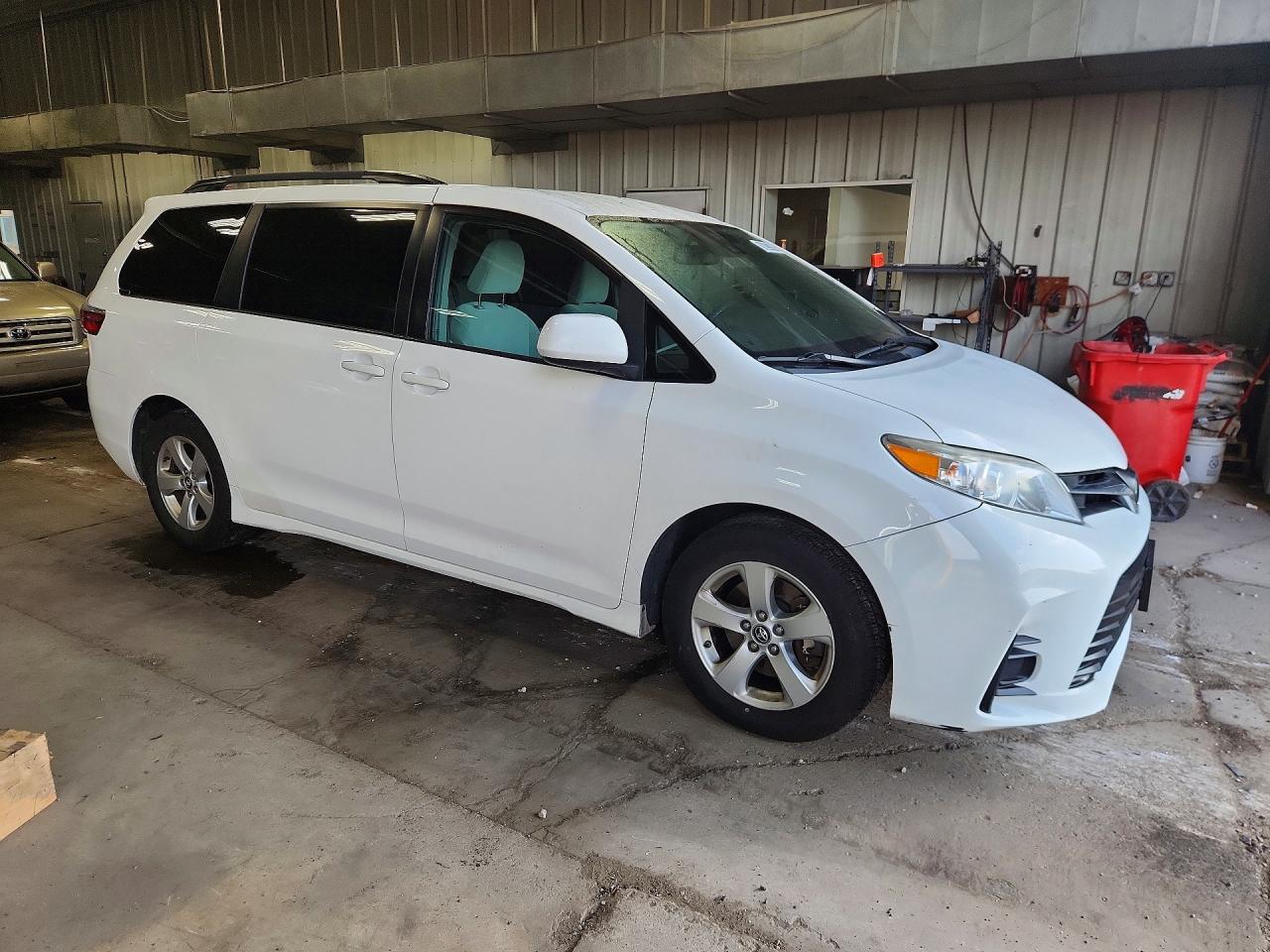 2018 TOYOTA SIENNA LE — снимка 4