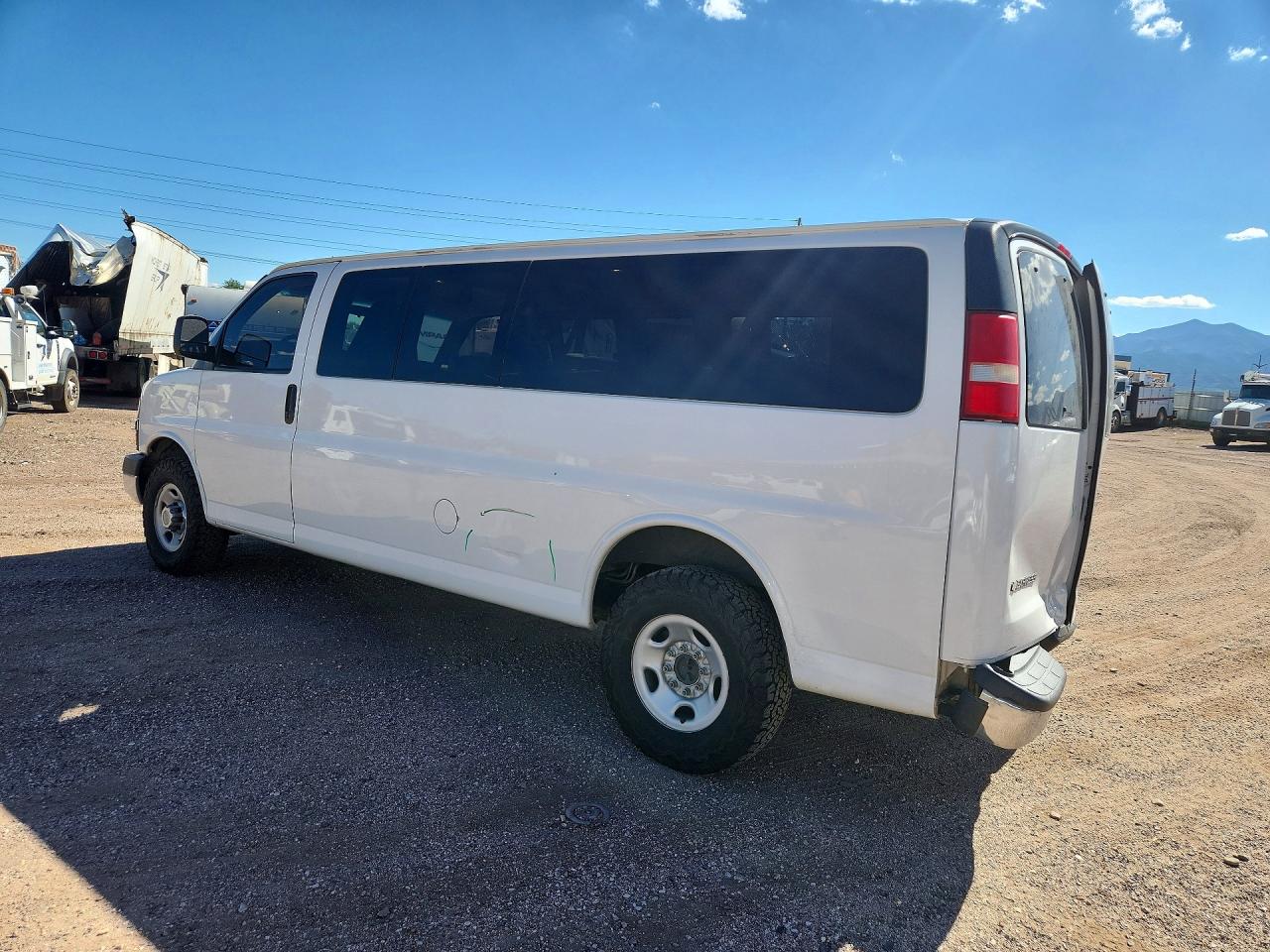 2015 CHEVROLET EXPRESS G3500 LT — снимка 2