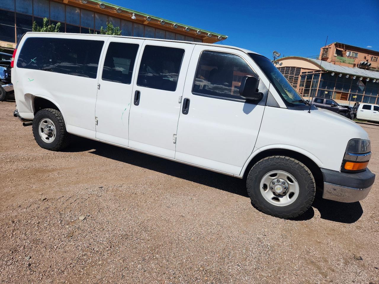 2015 CHEVROLET EXPRESS G3500 LT — снимка 4