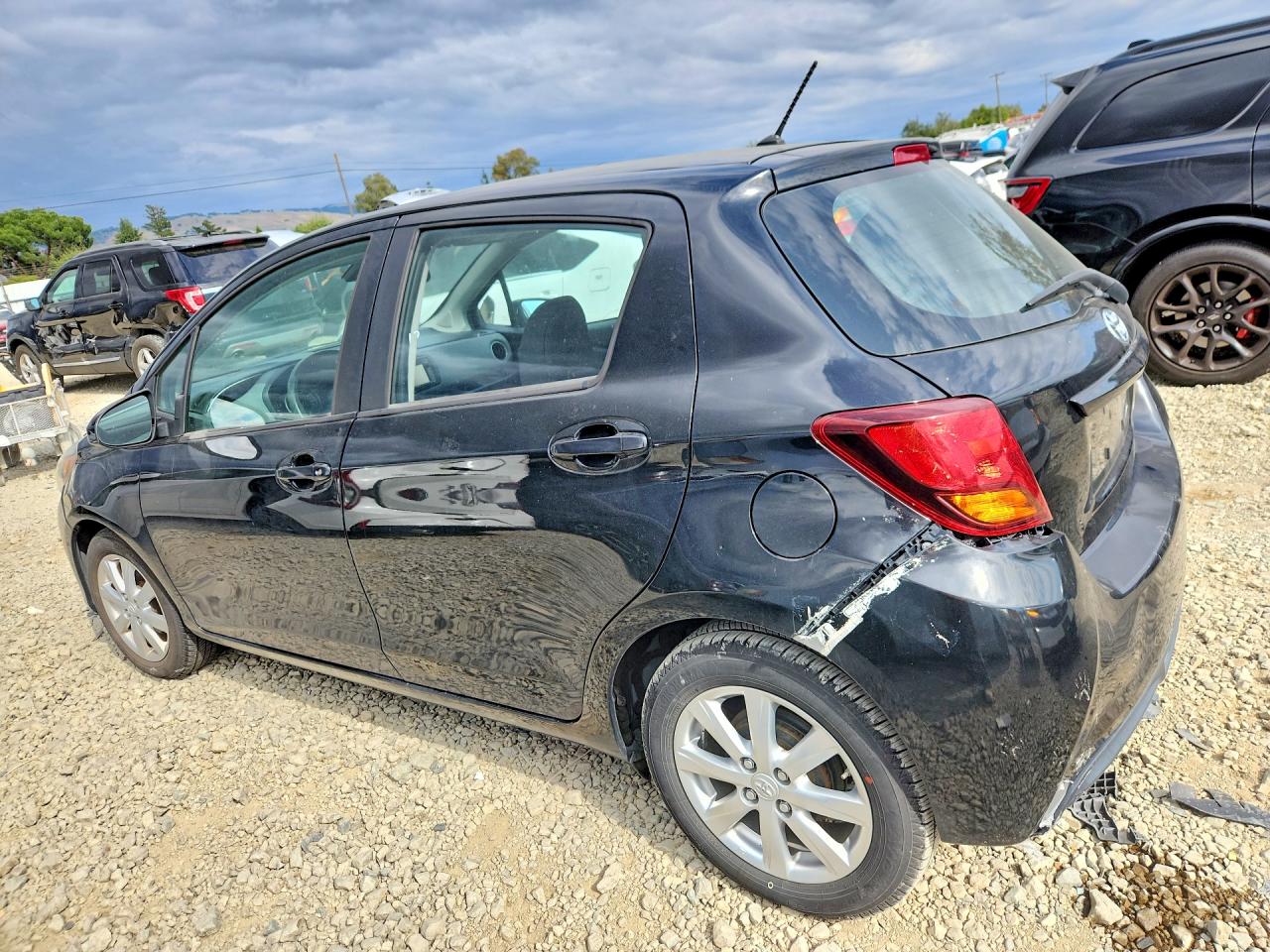 2017 TOYOTA YARIS 5-DOOR LE — снимка 2