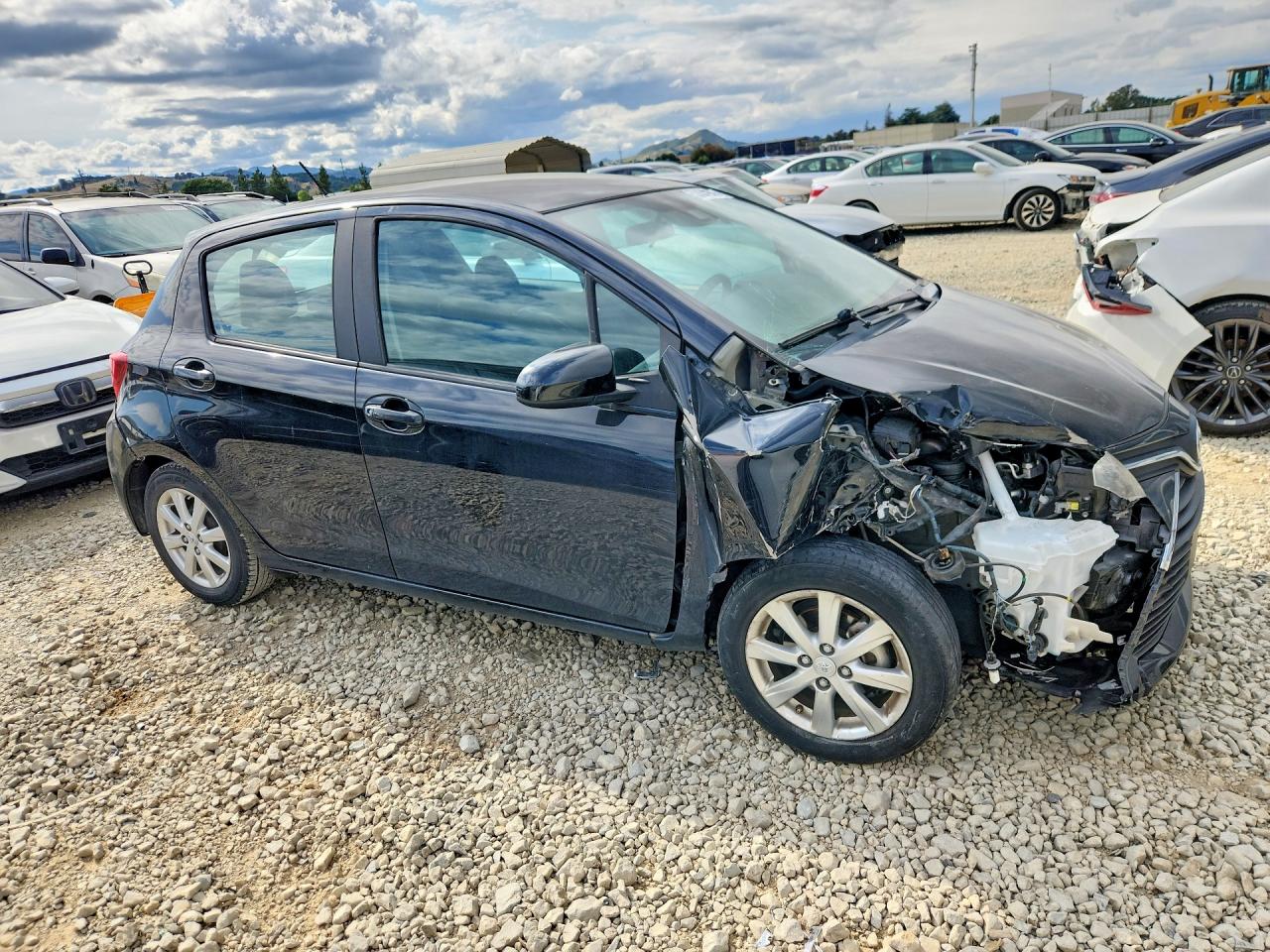 2017 TOYOTA YARIS 5-DOOR LE — снимка 4
