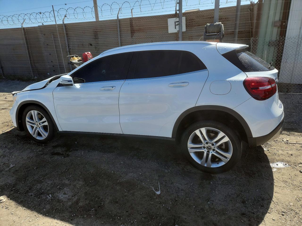 2019 MERCEDES-BENZ GLA 250 4MATIC — снимка 2