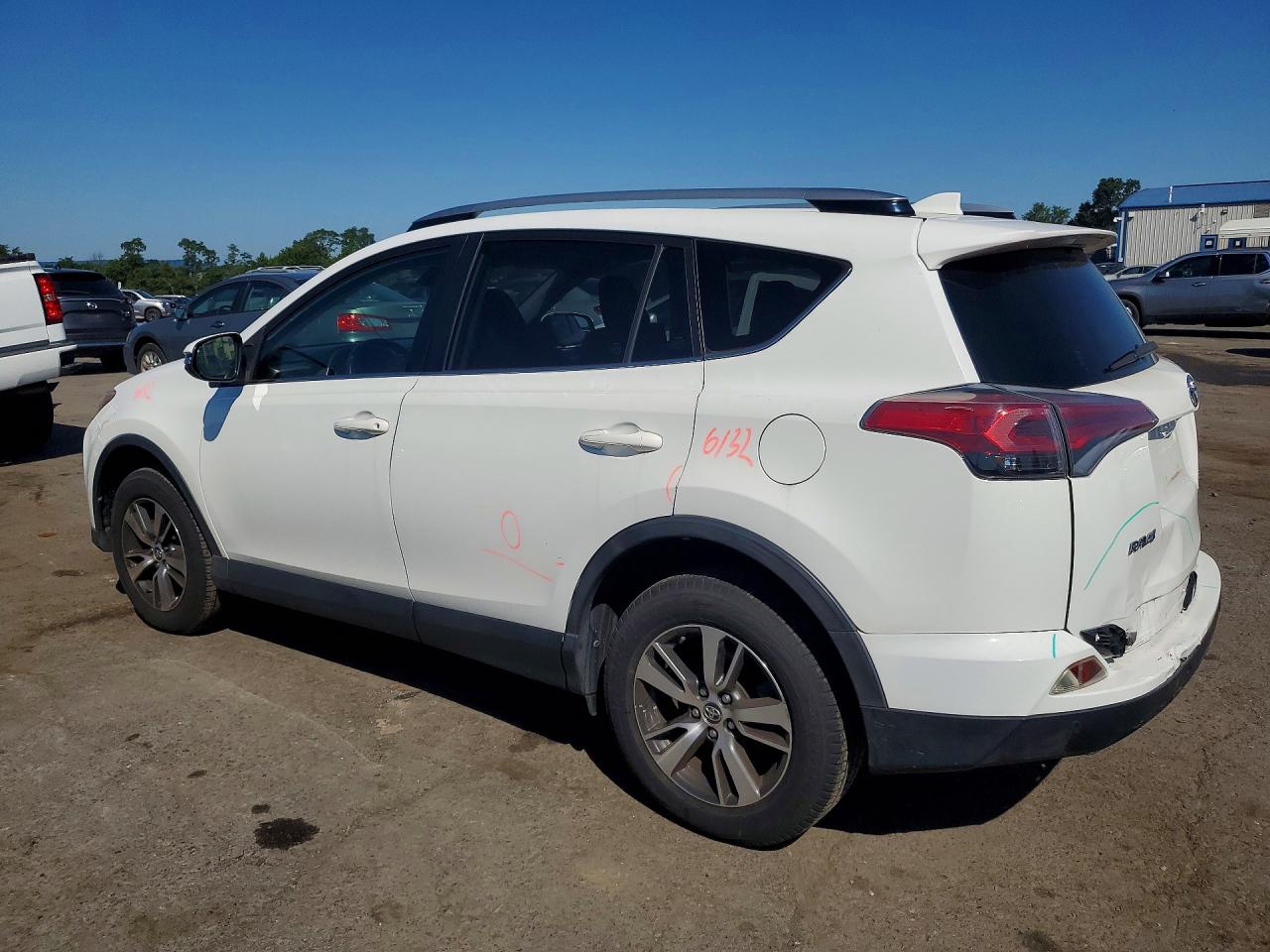 2017 TOYOTA RAV4 XLE — снимка 2