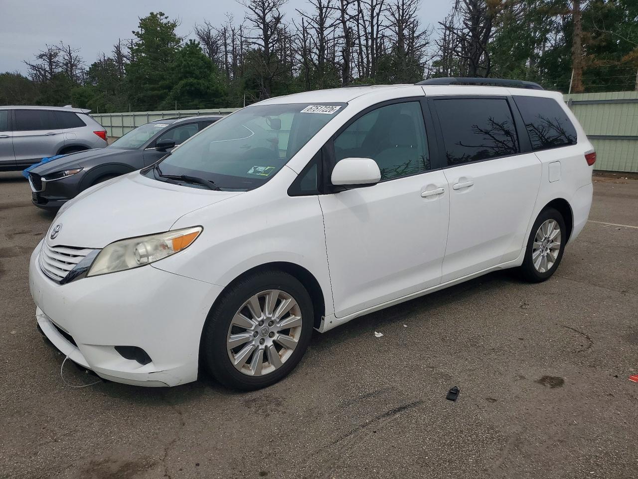 2015 TOYOTA SIENNA LE
