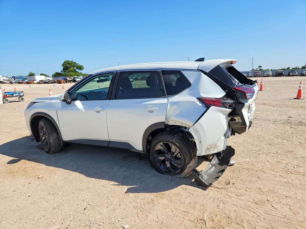2026 NISSAN ROGUE SV — снимка 2