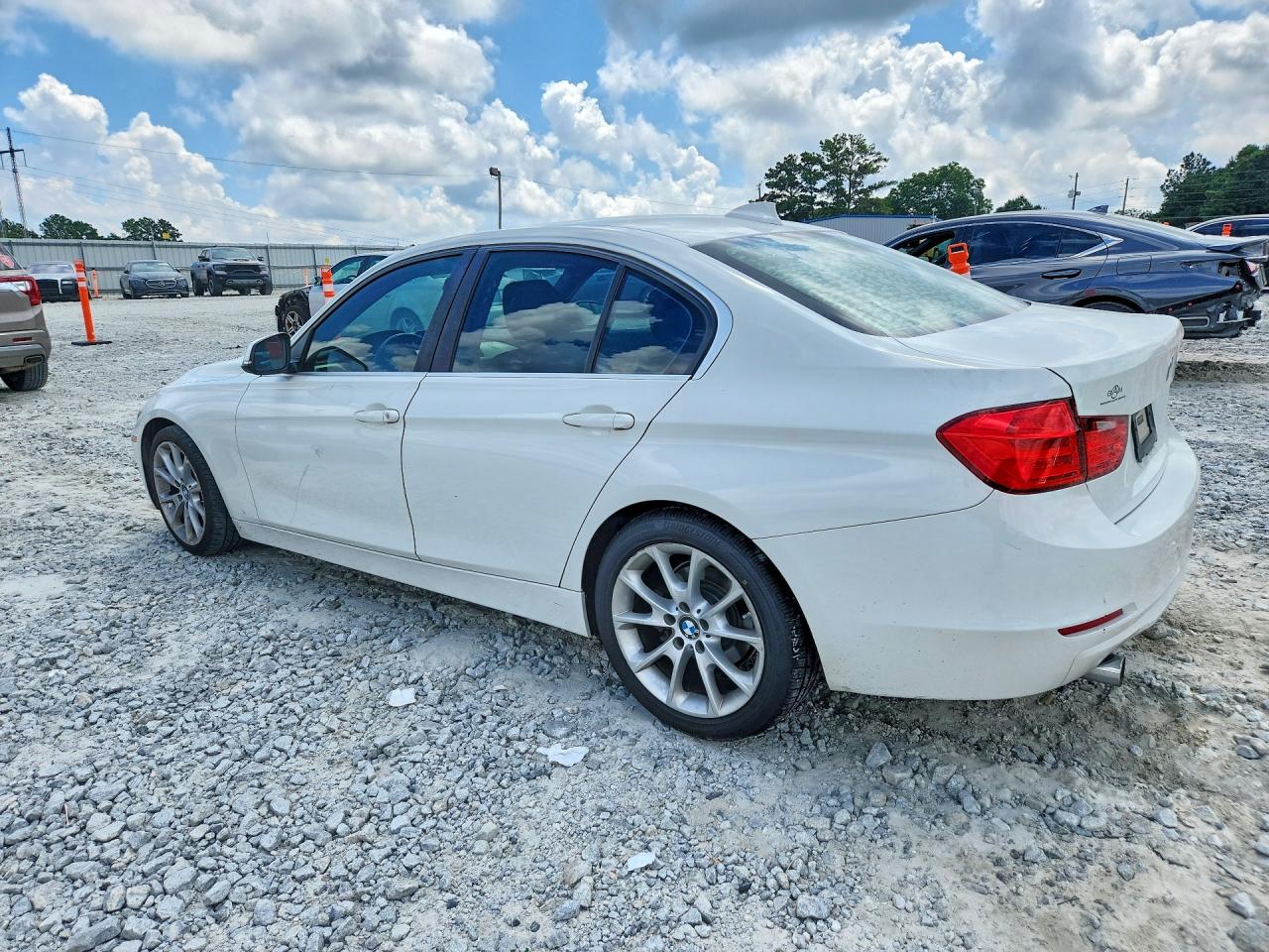 2015 BMW 320 I — снимка 2