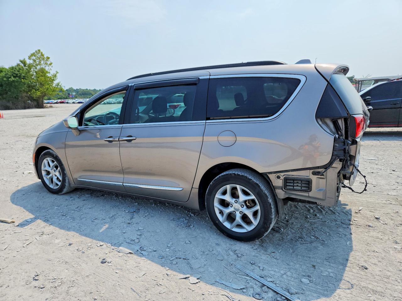 2017 CHRYSLER PACIFICA TOURING L — снимка 2