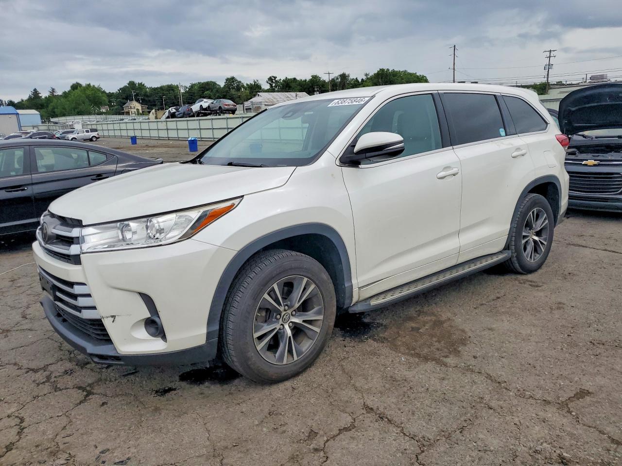 2017 TOYOTA HIGHLANDER LE