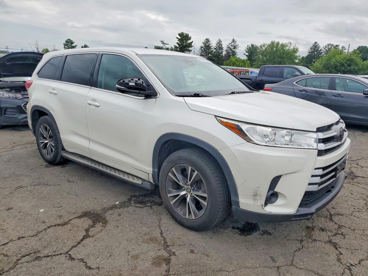 2017 TOYOTA HIGHLANDER LE — снимка 4