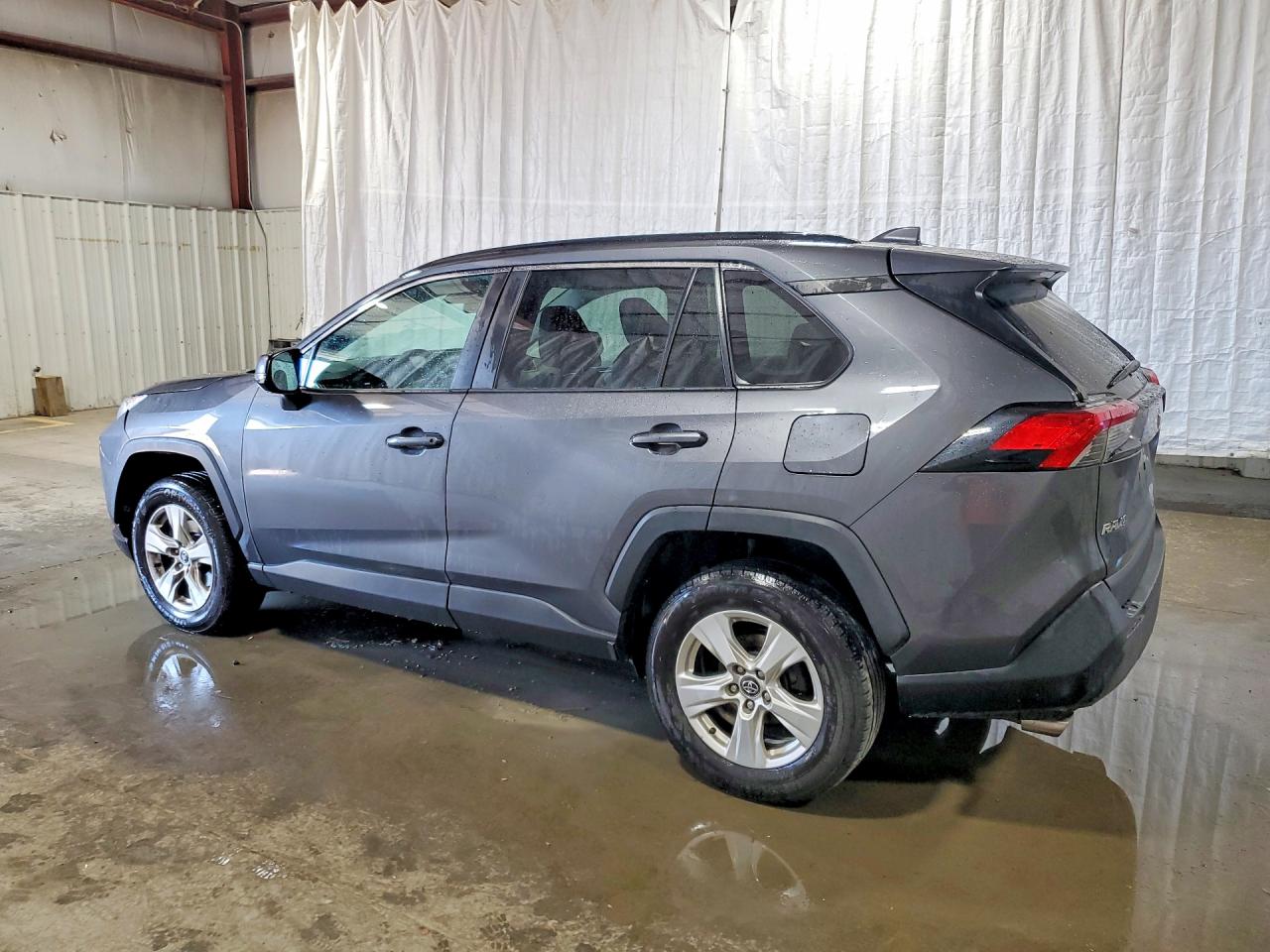 2021 TOYOTA RAV4 XLE — снимка 2