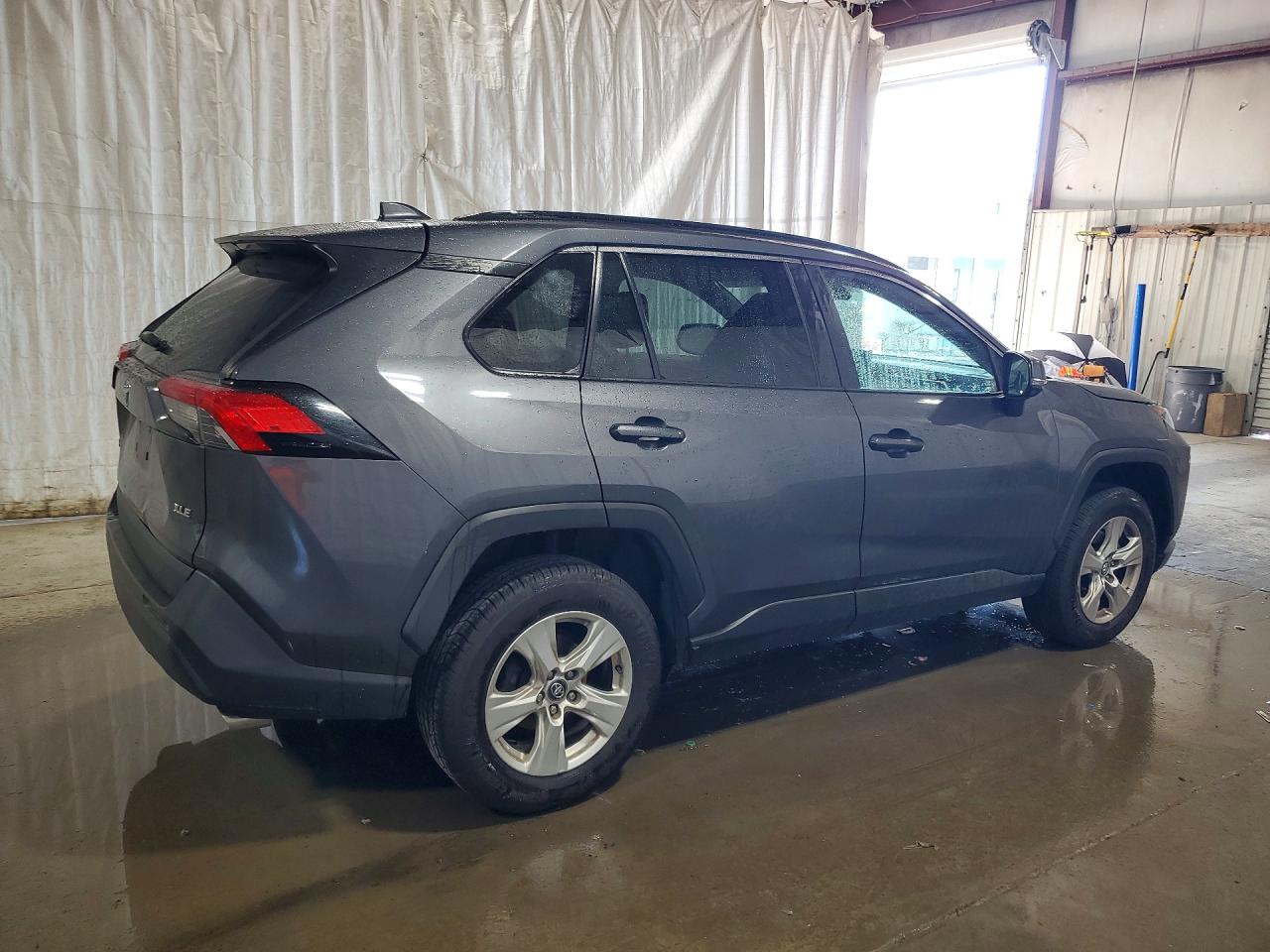 2021 TOYOTA RAV4 XLE — снимка 3