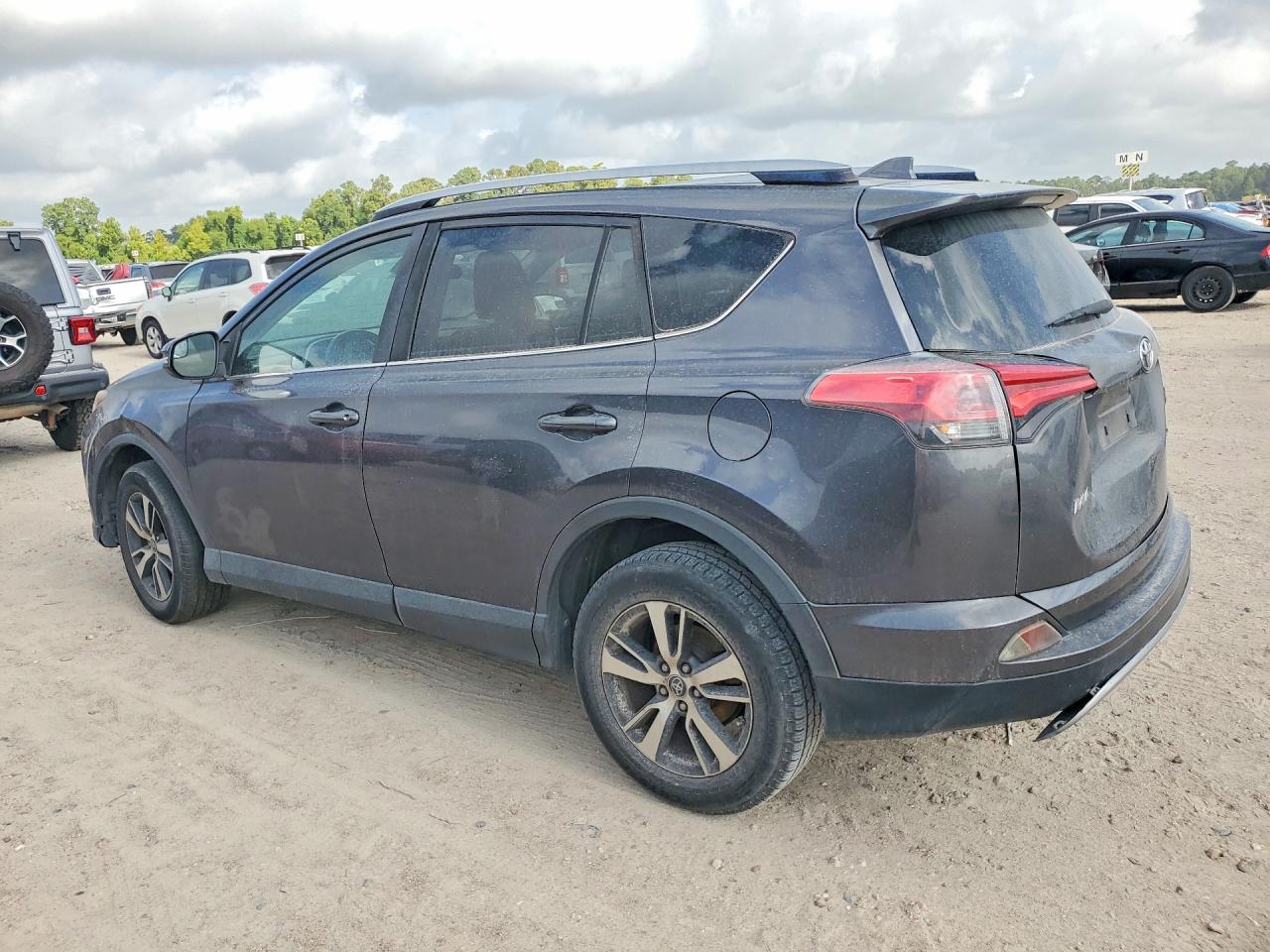2017 TOYOTA RAV4 XLE — снимка 2