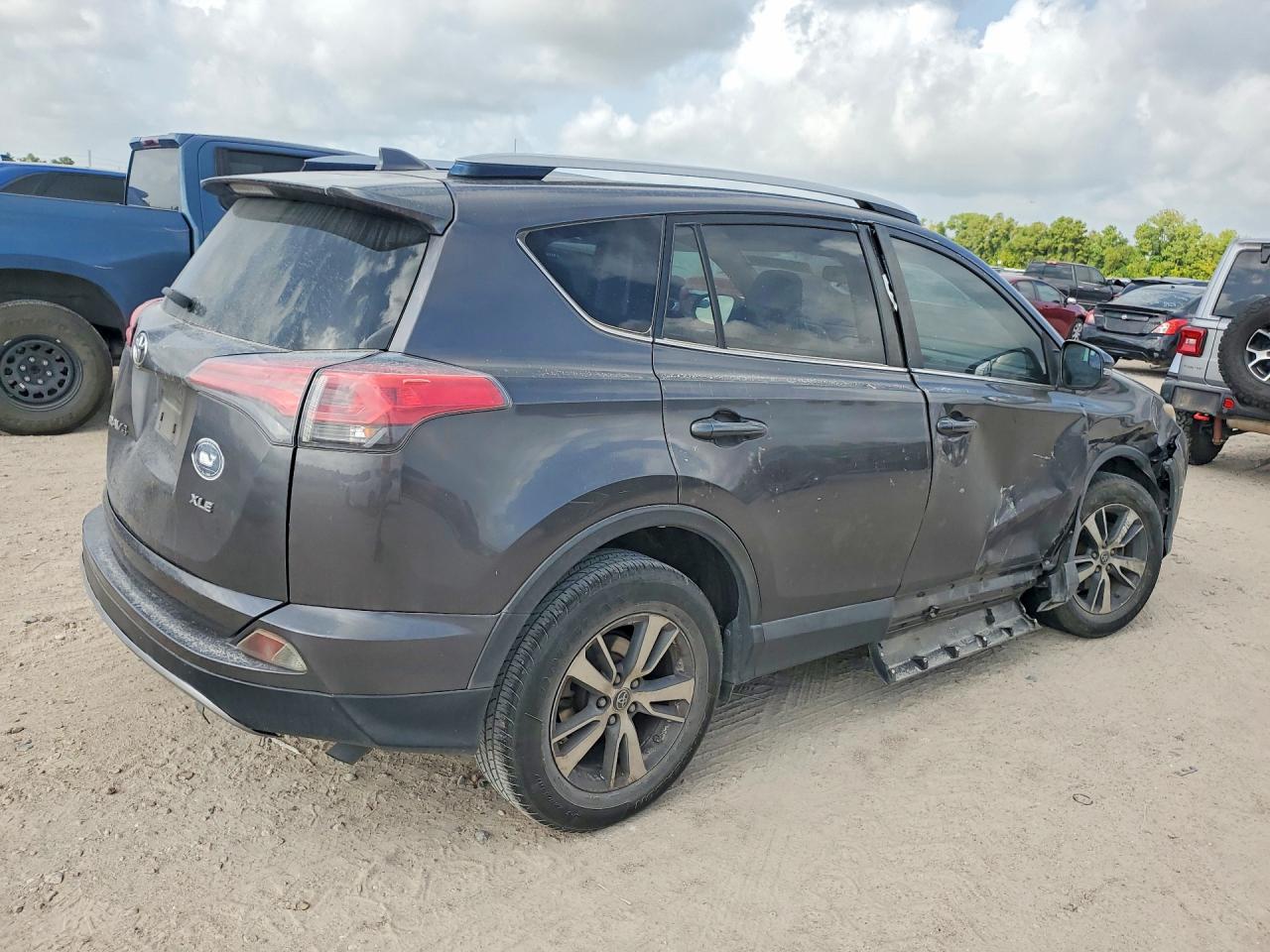 2017 TOYOTA RAV4 XLE — снимка 3