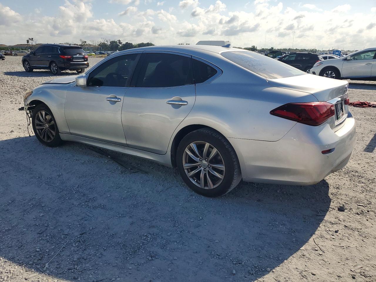 2018 INFINITI Q70 3.7 LUXE — снимка 2