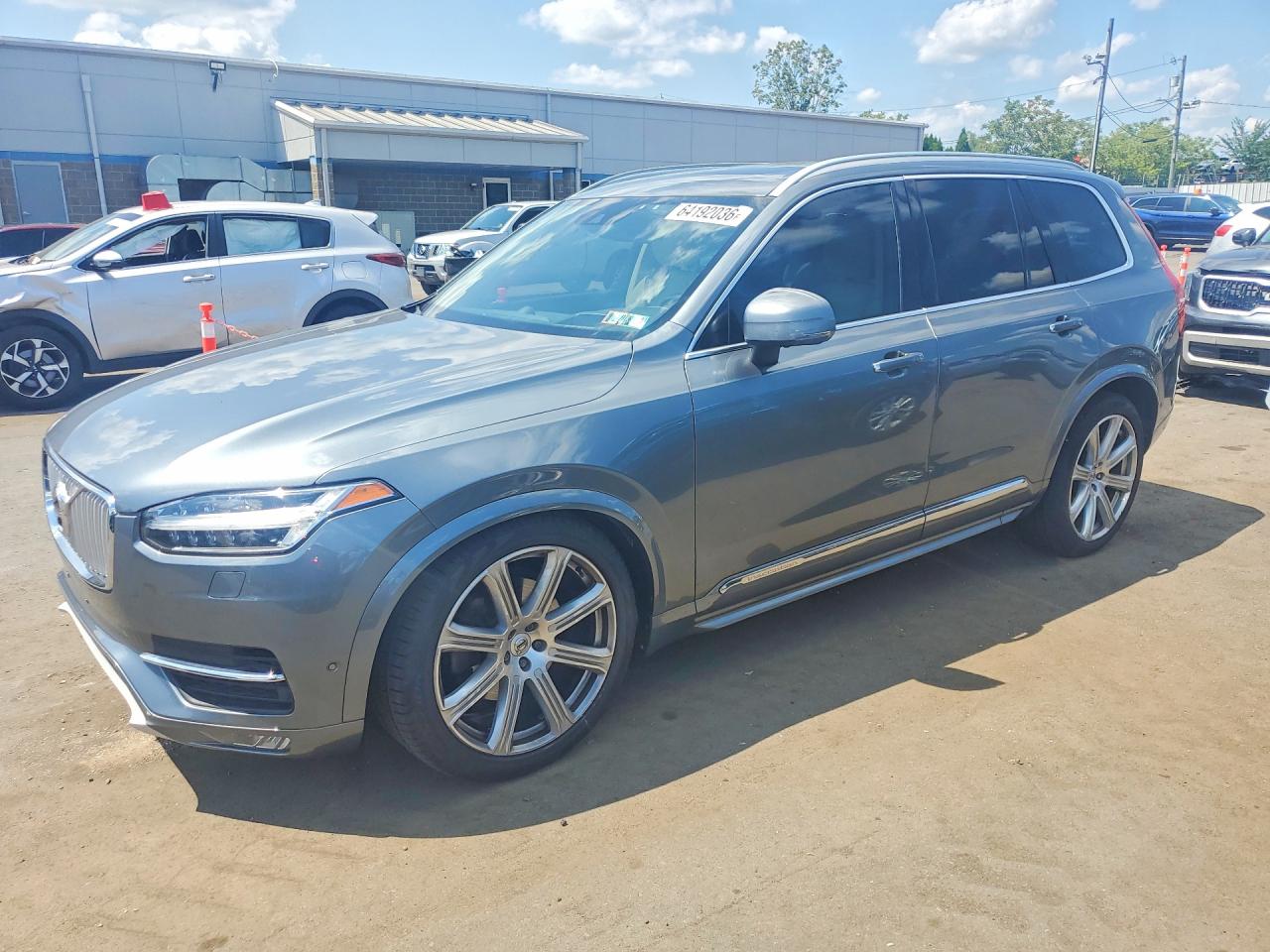 2017 VOLVO XC90 T6