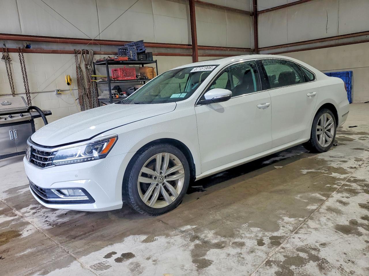 2018 VOLKSWAGEN PASSAT SE