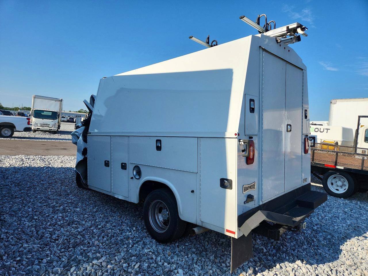 2024 CHEVROLET EXPRESS G3500 — снимка 2