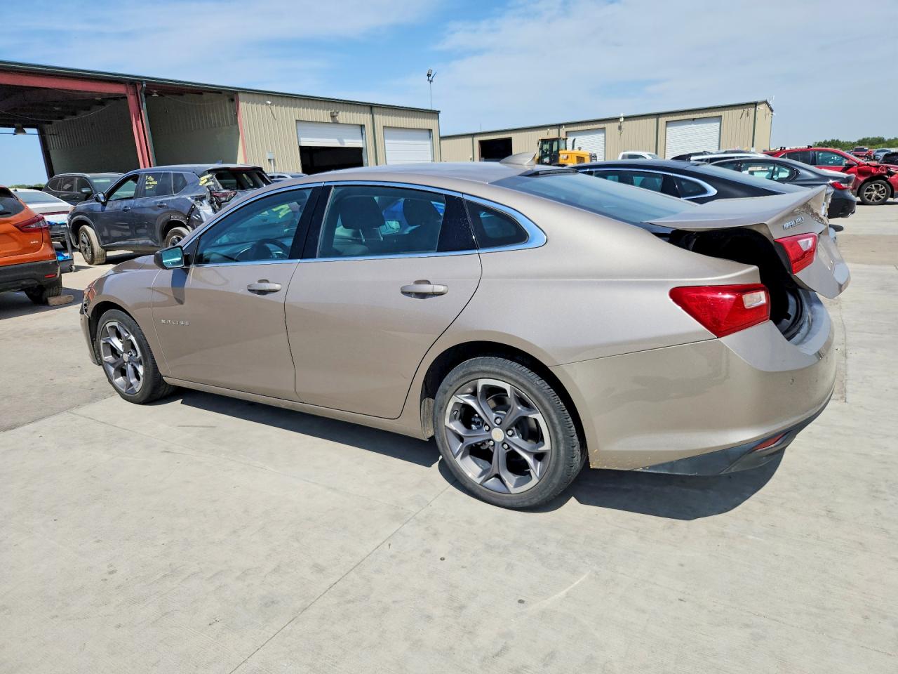 2023 CHEVROLET MALIBU LT — снимка 2