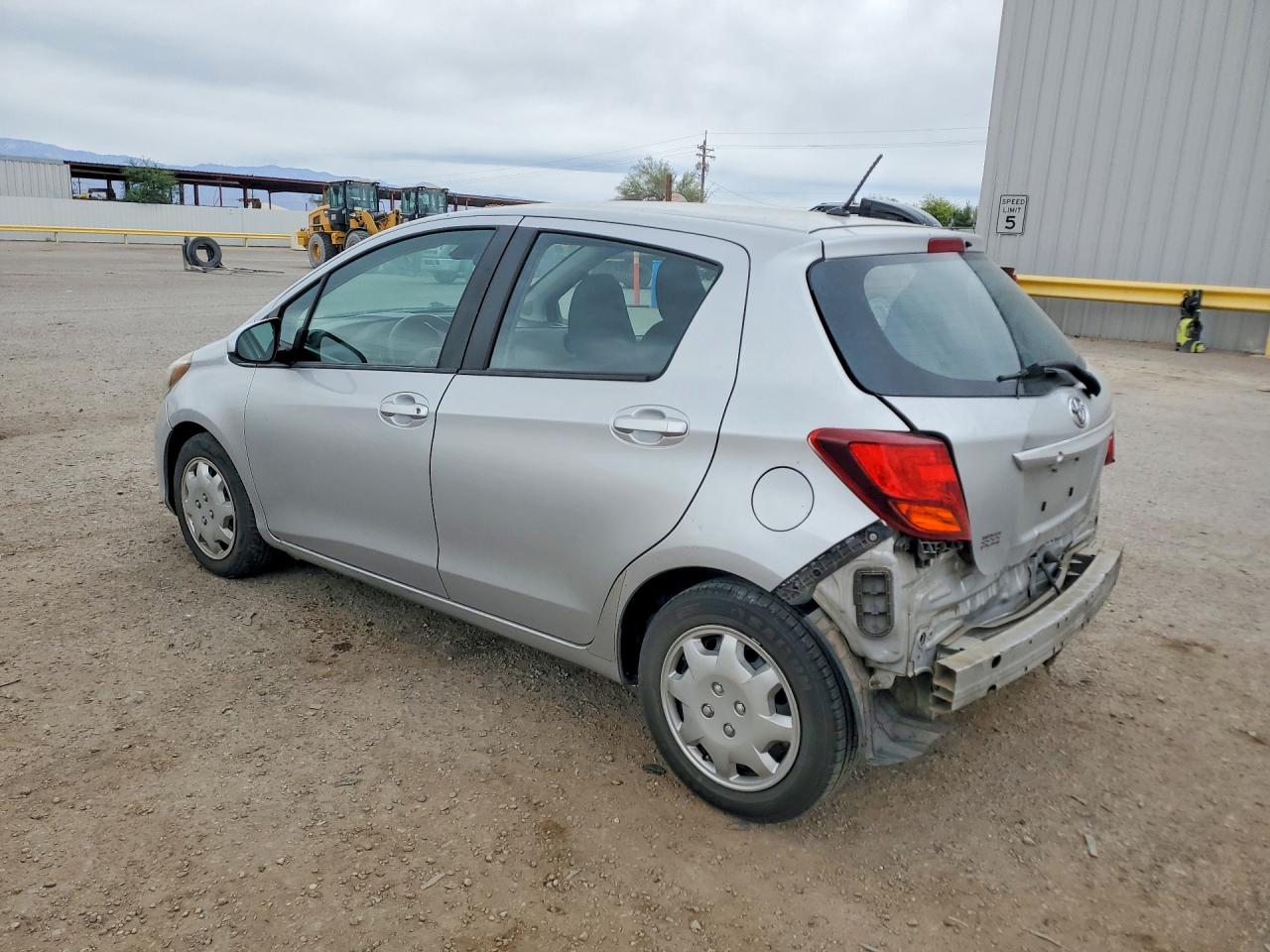 2017 TOYOTA YARIS 5-DOOR L FLEET — снимка 2