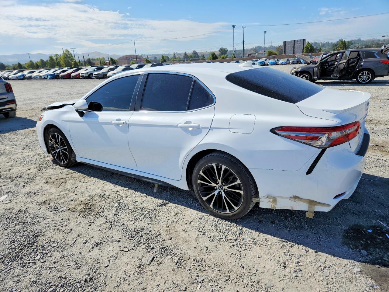 2019 TOYOTA CAMRY SE — снимка 2