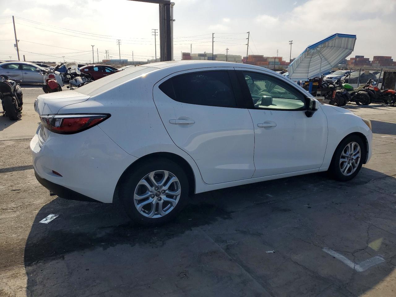 2017 TOYOTA YARIS IA BASE — снимка 3
