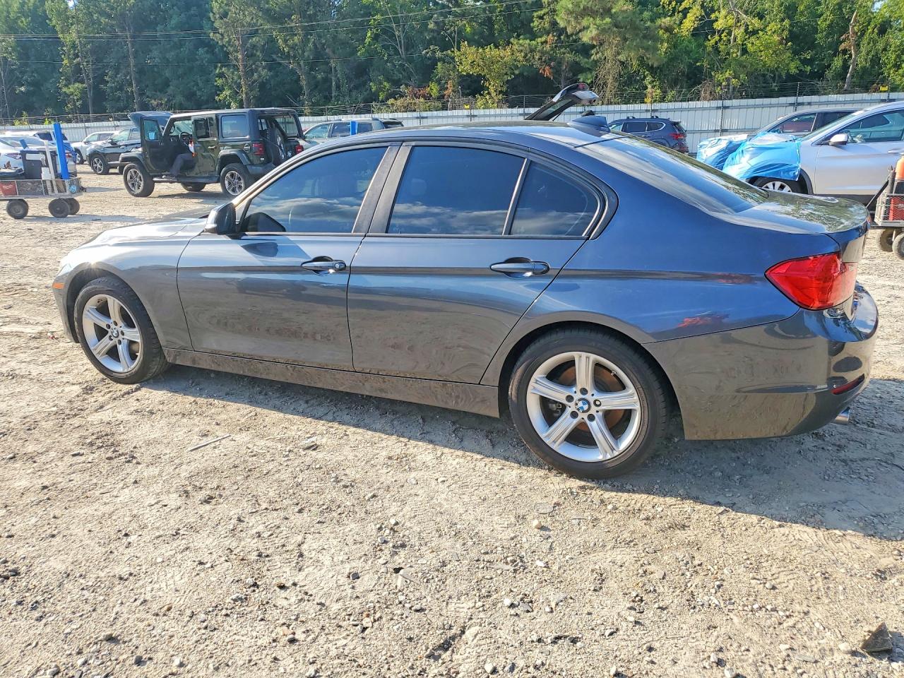 2015 BMW 320 I — снимка 2
