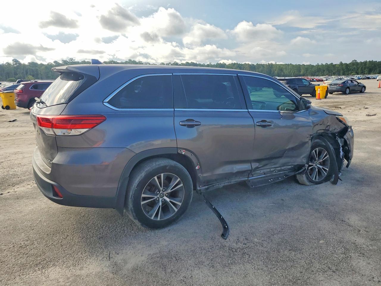 2017 TOYOTA HIGHLANDER LE PLUS — снимка 3