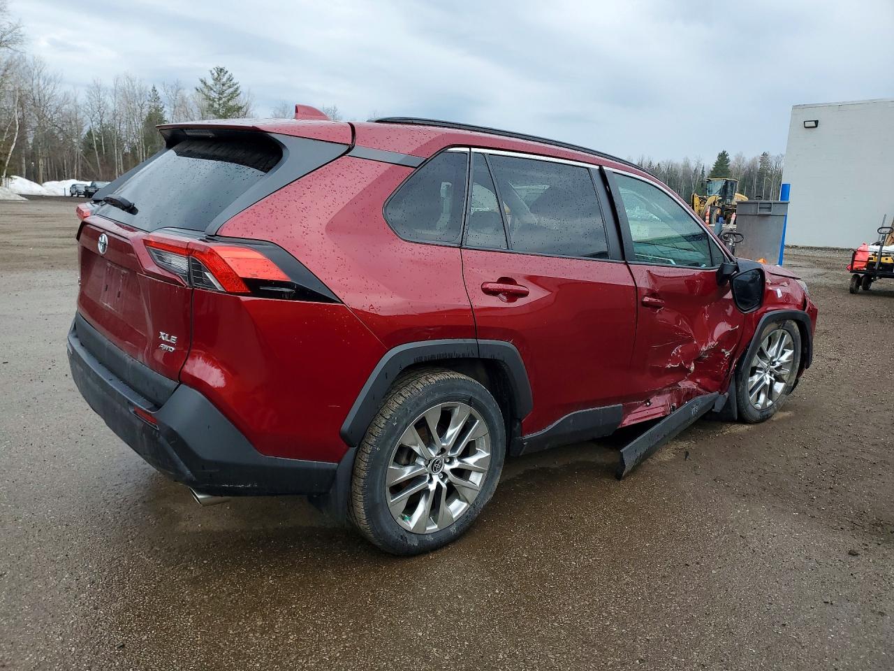 2021 TOYOTA RAV4 XLE — снимка 3