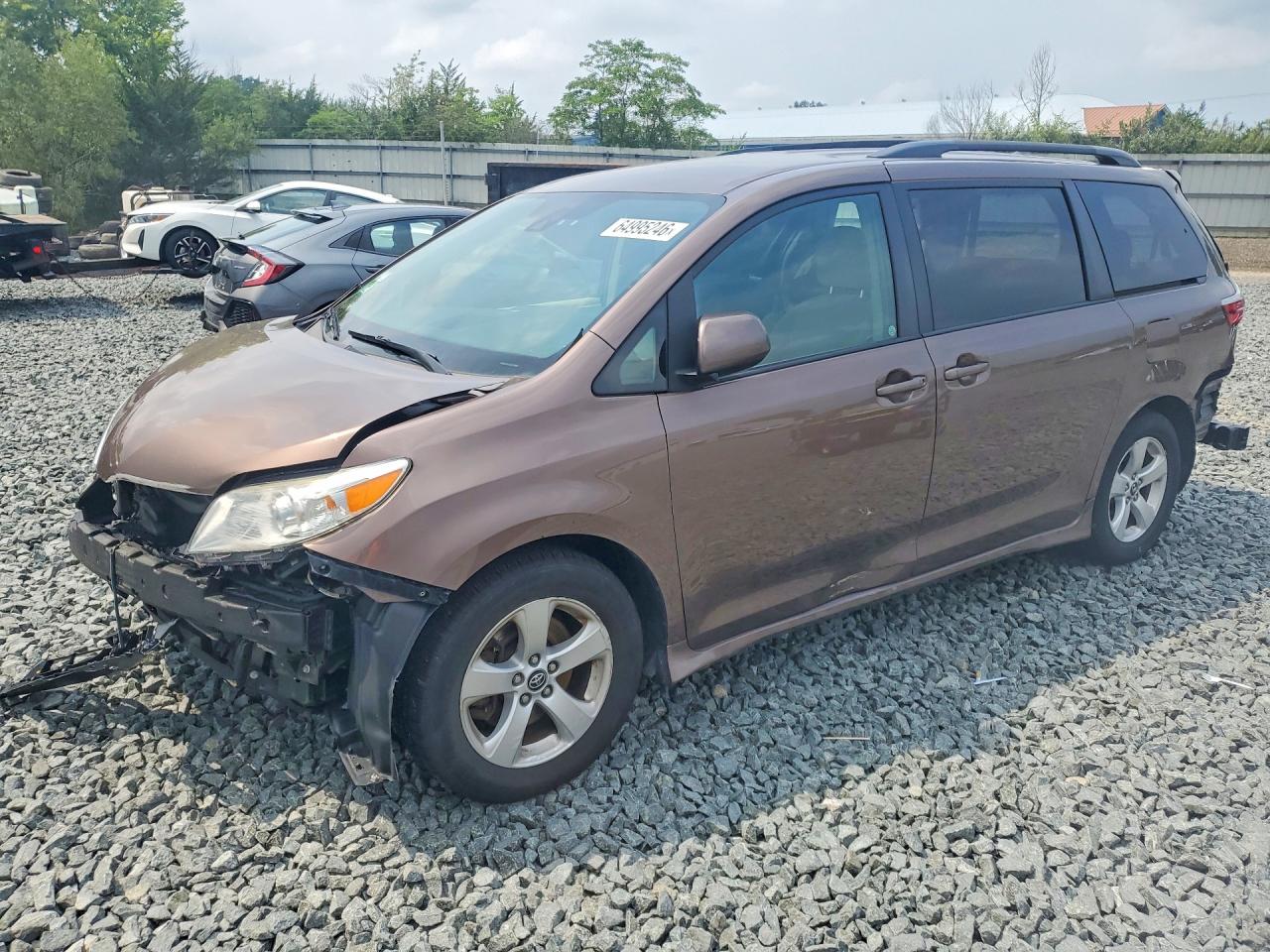 2018 TOYOTA SIENNA LE