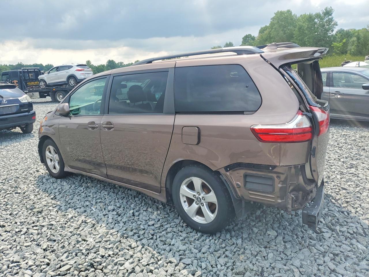 2018 TOYOTA SIENNA LE — снимка 2