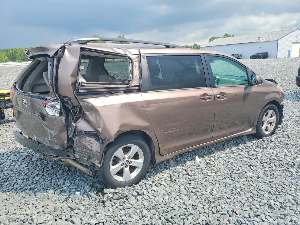 2018 TOYOTA SIENNA LE — снимка 3