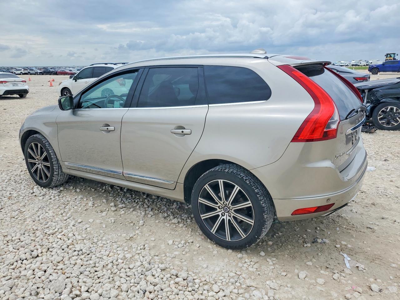 2015 VOLVO XC60 T5 PLATINUM — снимка 2