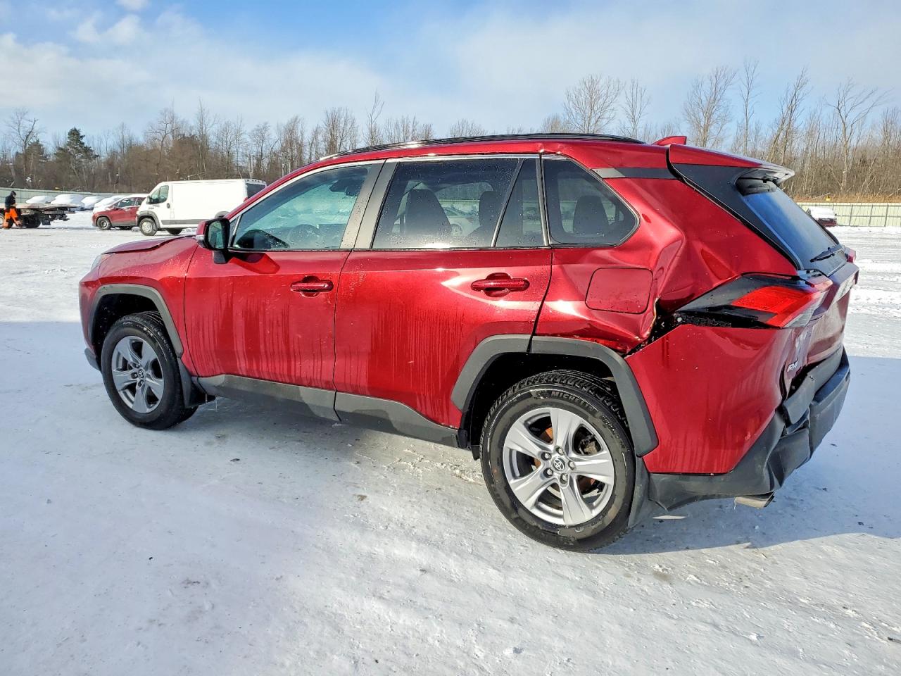 2025 TOYOTA RAV4 XLE — снимка 2