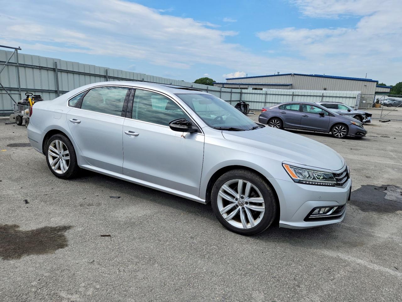 2018 VOLKSWAGEN PASSAT SE — снимка 4